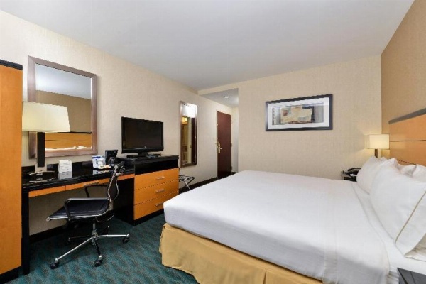 Holiday Inn Express Kennedy Airport image 23