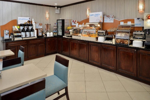 Holiday Inn Express Kennedy Airport image 4