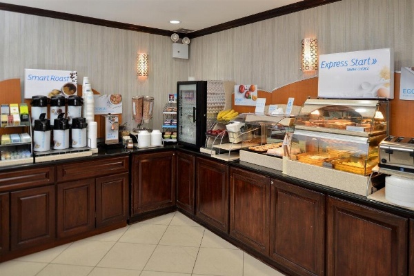 Holiday Inn Express Kennedy Airport image 7